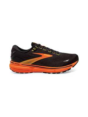 La Brooks GHOST 15 è una scarpa da running adatta a tutti i tipi di distanze che offre un ottimo livello di ammortizzazione e reattività. L