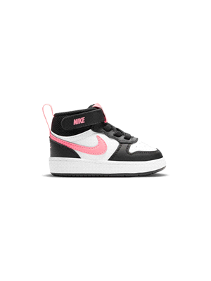 Le Nike Court Borough Mid 2 Baby/Toddler presentano un design classico mid-top realizzato in pelle sintetica resistente, regalando un look sportivo e comodo anche per i più piccoli. Con lacci elastici... 