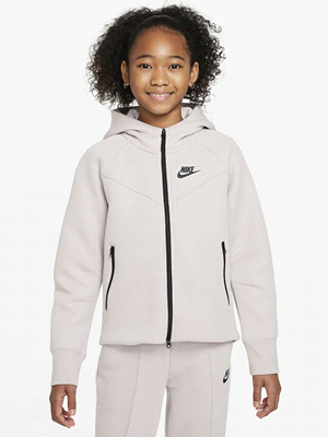 La felpa NIKE SPORTSWEAR TECH FLEECE BIG KID è realizzata con un fleece liscio su entrambi i lati, assicurando calore e morbidezza per i più piccoli. Dotata di tasche con zip, cappuccio a collo alto, ... 