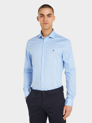 Elegante e sofisticata, la camicia TOMMY HILFIGER FLEX SLIM FIT è perfetta per un look smart casual. Lavorata in popeline di cotone stretch e dotata della tecnologia Tommy Hilfiger Flex, assicura una ... 