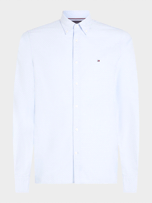 La camicia TOMMY HILFIGER MANICA LUNGA OXFORD, realizzata in puro cotone dobby Oxford, presenta una texture raffinata per arricchire con un tocco elegante i tuoi outfit quotidiani e non solo. Dotata d... 