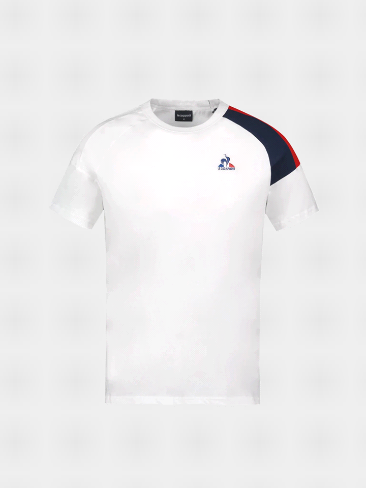 La T-shirt LE COQ SPORTIF TRICOLORE realizzata in morbido jersey di cotone da 140 g, è facilmente abbinabile a diversi outfit sia casual che sportivi. Presenta un taglio classico con girocollo a costi... 