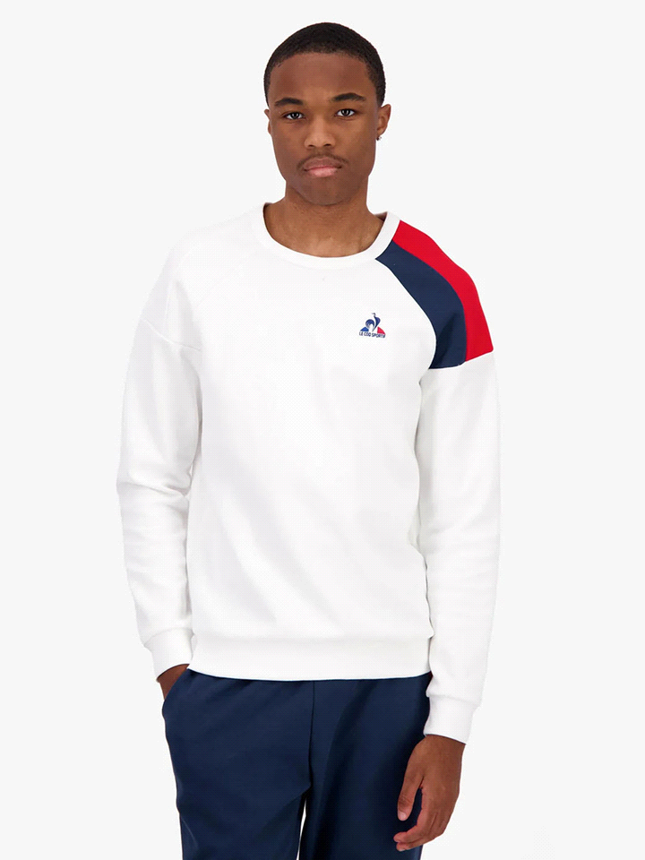 La felpa LE COQ SPORTIF GIRO TRICOLORE è perfetta per completare al meglio un look casual o sportivo. Realizzata in un mix di cotone e poliestere double face da 300 gr, presenta un design essenziale a... 