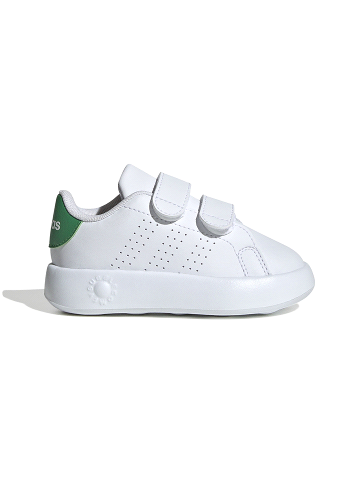 Queste adidas Advantage infant assicurano ai più piccoli tutto il comfort di cui hanno bisogno per giocare al parco o per fare visita a tutta la famiglia. Le chiusure a strappo rendono queste scarpe l... 